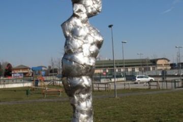 Parchetto Saima Avandero - Scultura di Xelidon Xhixha