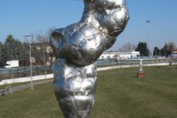 Parchetto Saima Avandero - Scultura di Xelidon Xhixha